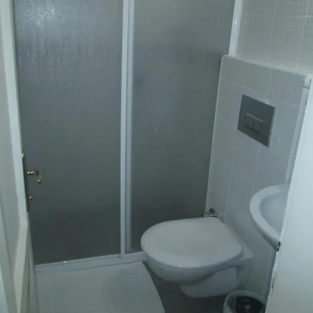 Otel Artemis 2*