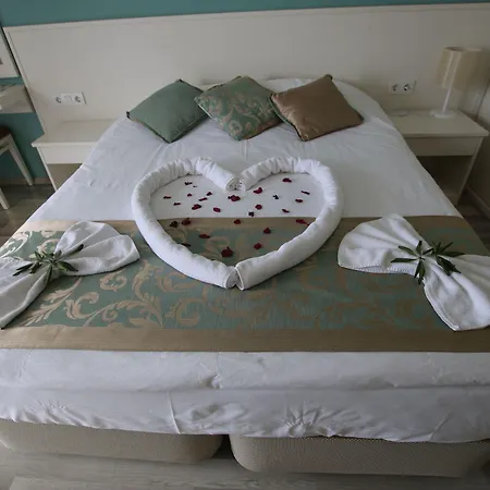 Otel Artemis 2*