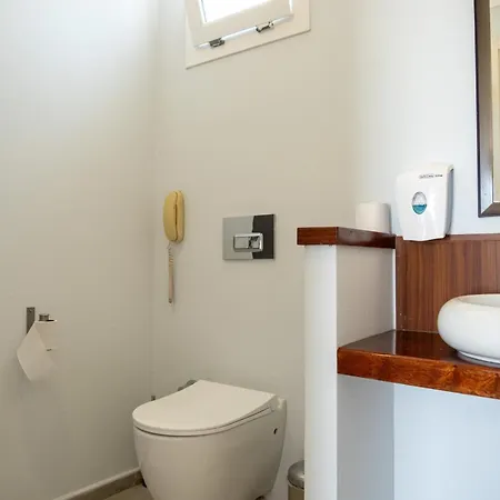 Artemis Hotel