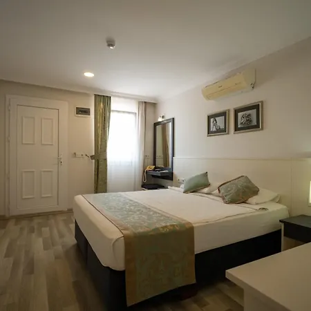 Artemis Hotel