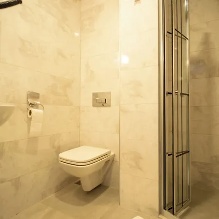 Artemis Hotel