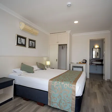 Artemis Hotel
