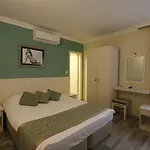 阿耳特弥斯酒店 2* 博德鲁姆